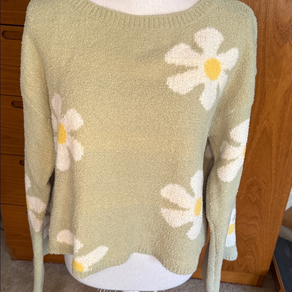 Sadie &Sage brand oversized polyester sweater.  Size M. Cozy Knit Sweater